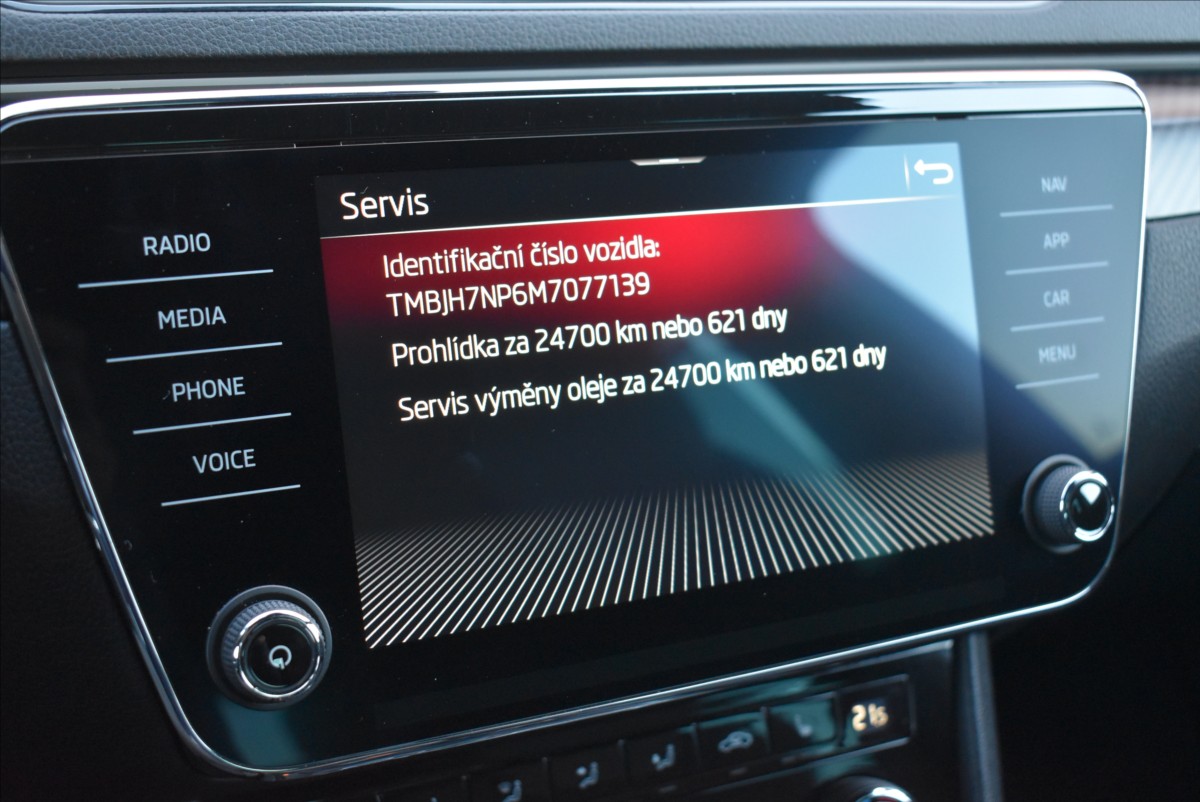 Škoda Superb 2,0 TDi  Sportline LED Virtual Kessy - 38
