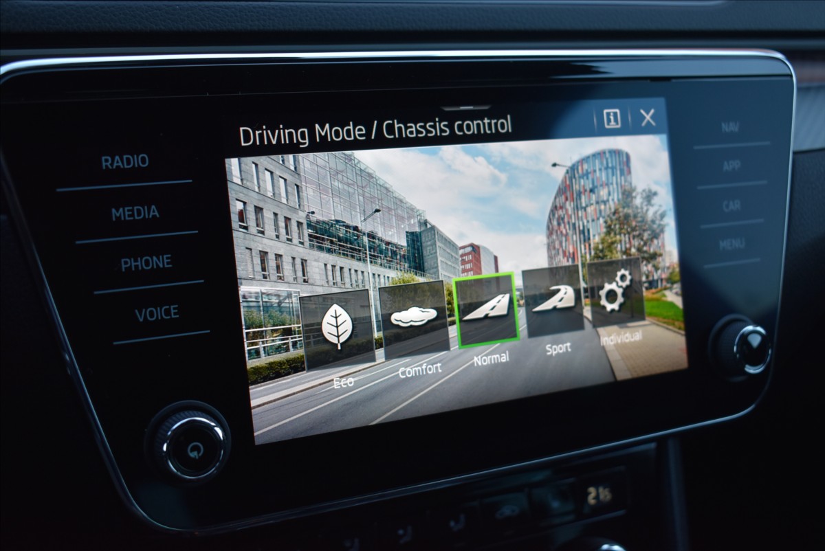 Škoda Superb 2,0 TDi  Sportline LED Virtual Kessy - 42