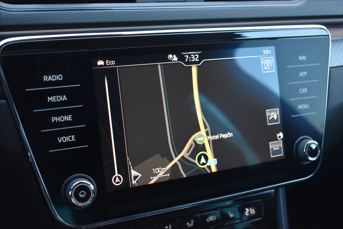Škoda Superb 2,0 TDi  Sportline LED Virtual Kessy - 44