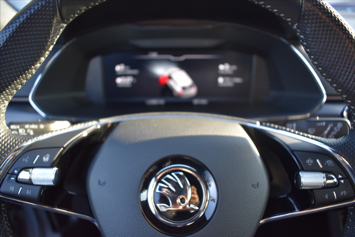 Škoda Superb 2,0 TDi  Sportline LED Virtual Kessy - 47