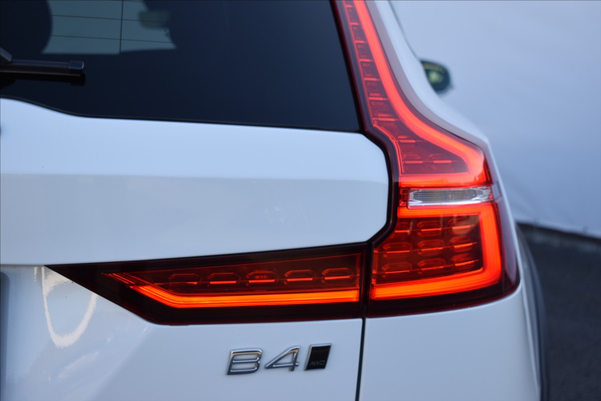 Volvo V60 2,0 B4 AWD  Cross Country LED Kamera - 8