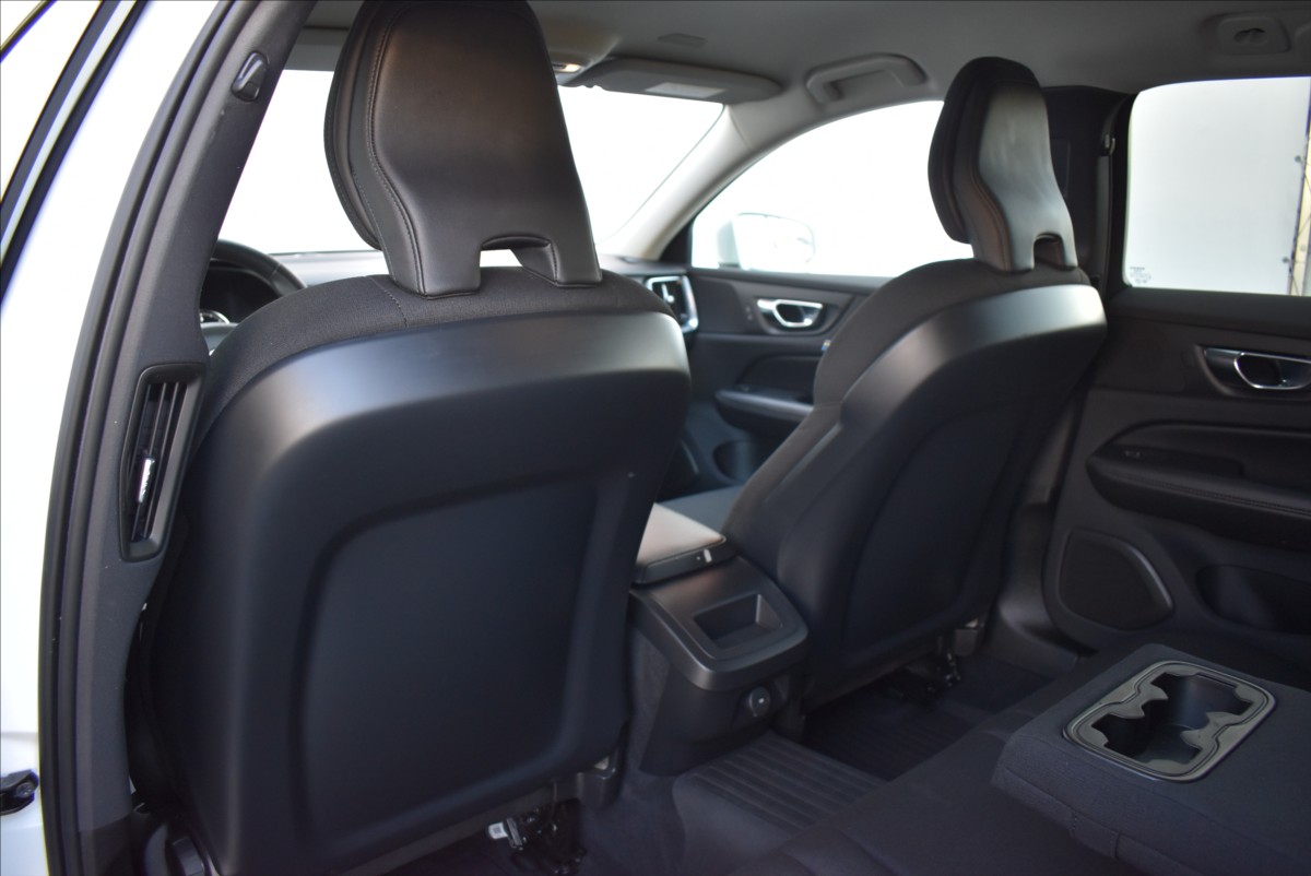 Volvo V60 2,0 B4 AWD  Cross Country LED Kamera - 11