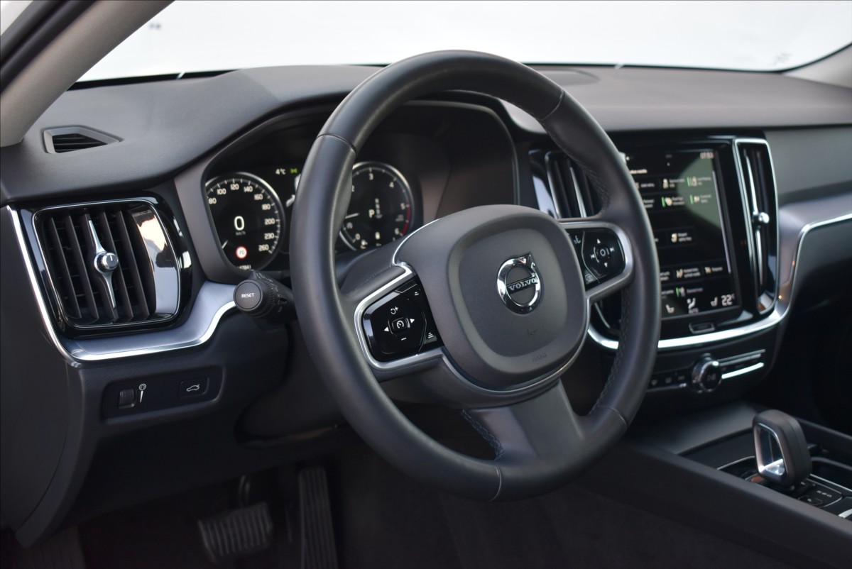Volvo V60 2,0 B4 AWD  Cross Country LED Kamera - 17