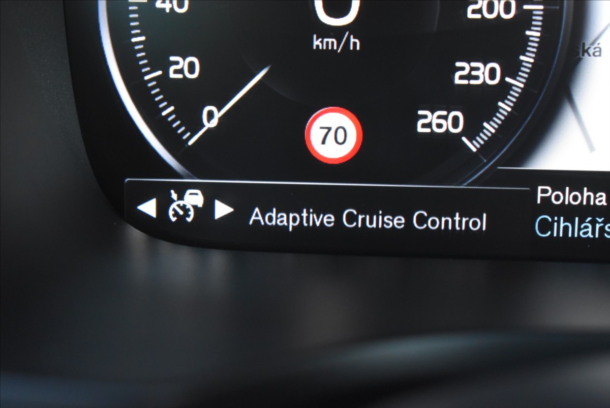 Volvo V60 2,0 B4 AWD  Cross Country LED Kamera - 21