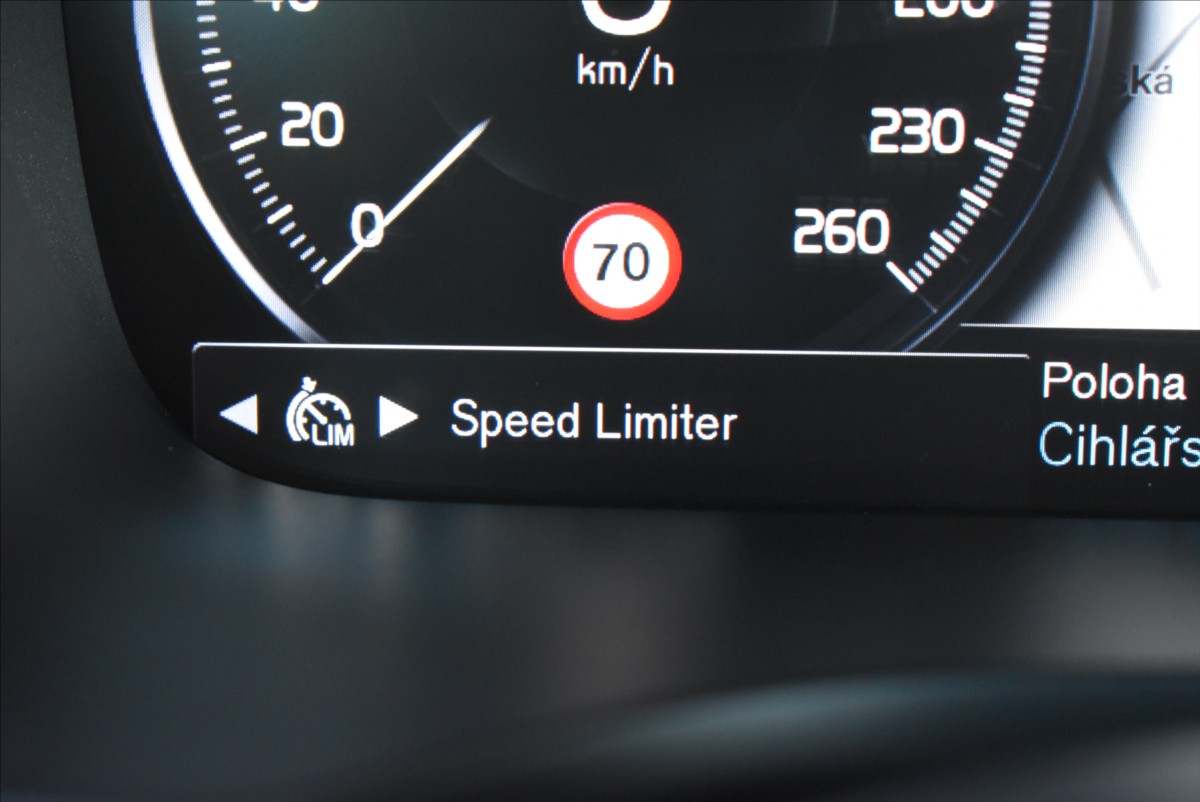 Volvo V60 2,0 B4 AWD  Cross Country LED Kamera - 22