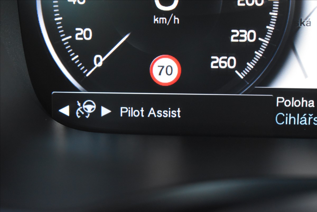 Volvo V60 2,0 B4 AWD  Cross Country LED Kamera - 23