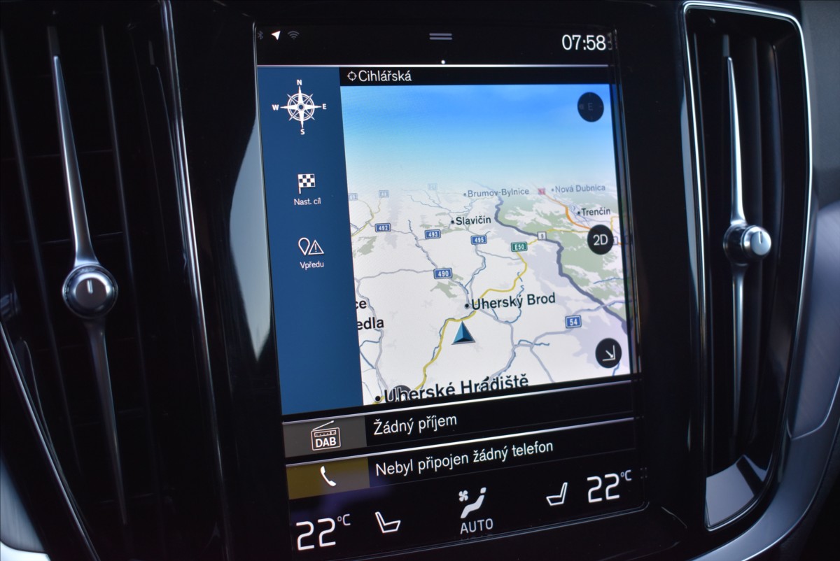 Volvo V60 2,0 B4 AWD  Cross Country LED Kamera - 24