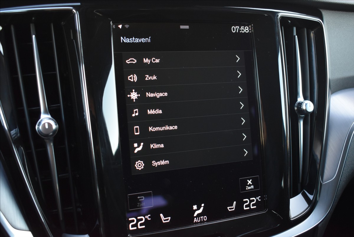 Volvo V60 2,0 B4 AWD  Cross Country LED Kamera - 28