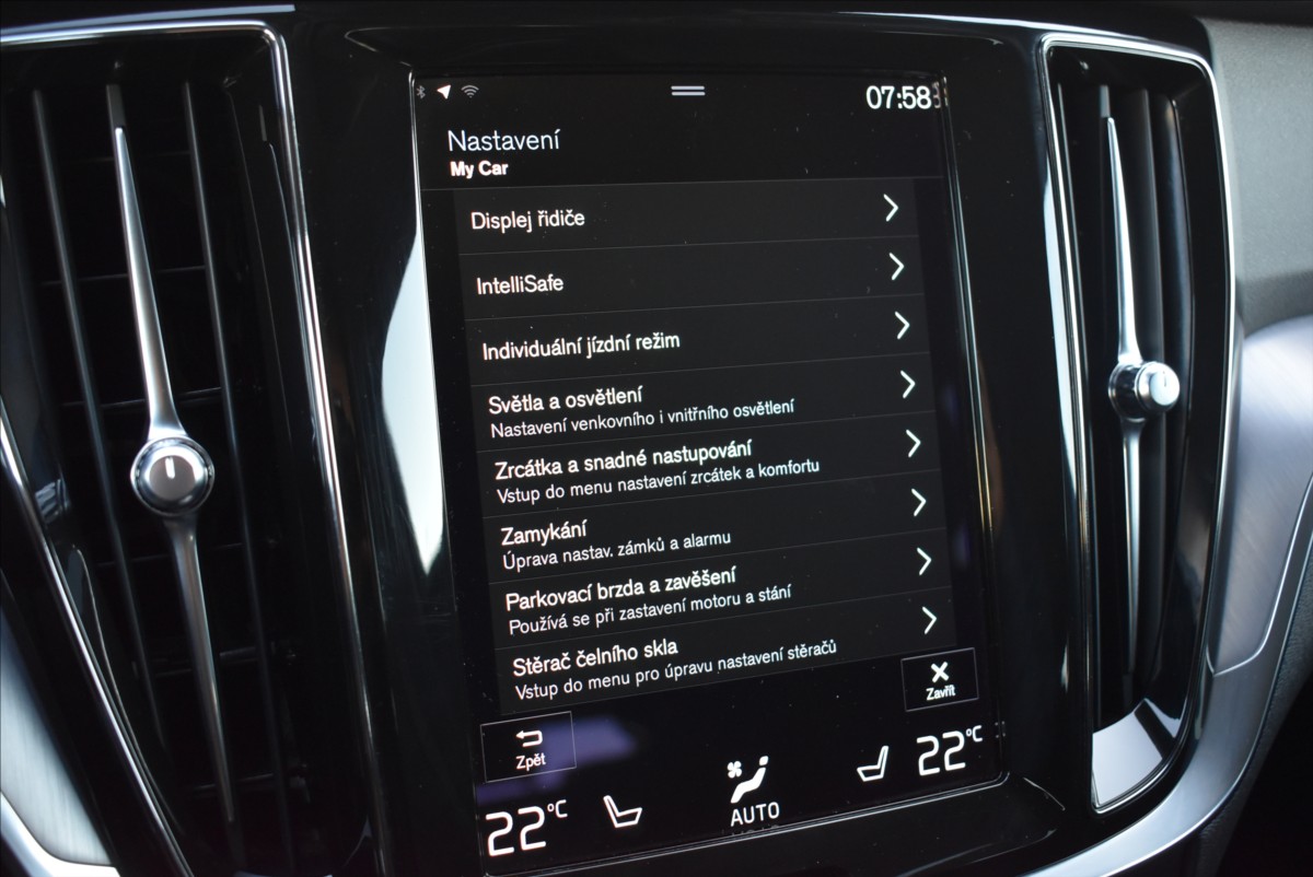 Volvo V60 2,0 B4 AWD  Cross Country LED Kamera - 29