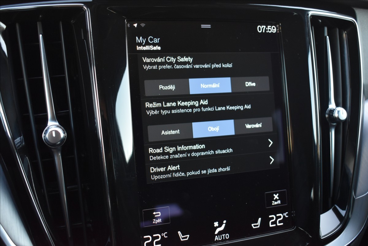 Volvo V60 2,0 B4 AWD  Cross Country LED Kamera - 30