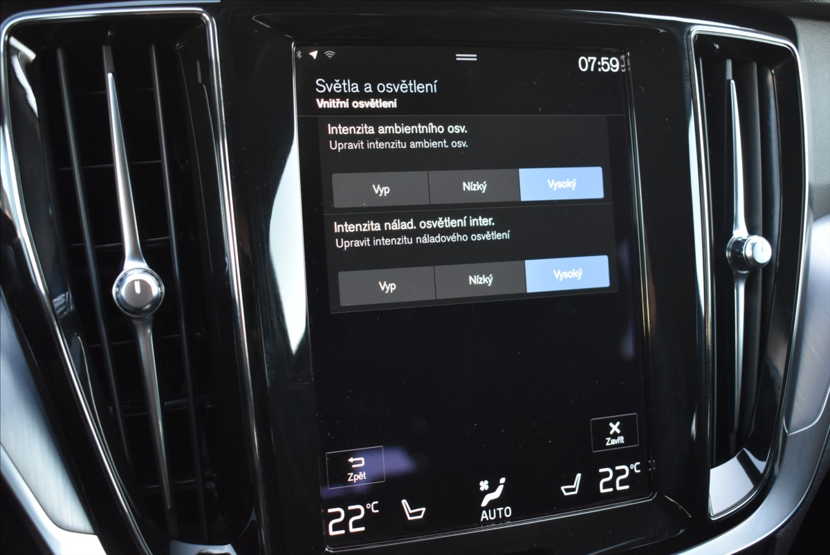 Volvo V60 2,0 B4 AWD  Cross Country LED Kamera - 32