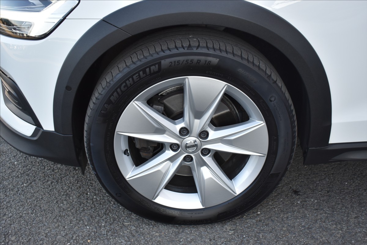 Volvo V60 2,0 B4 AWD  Cross Country LED Kamera - 4