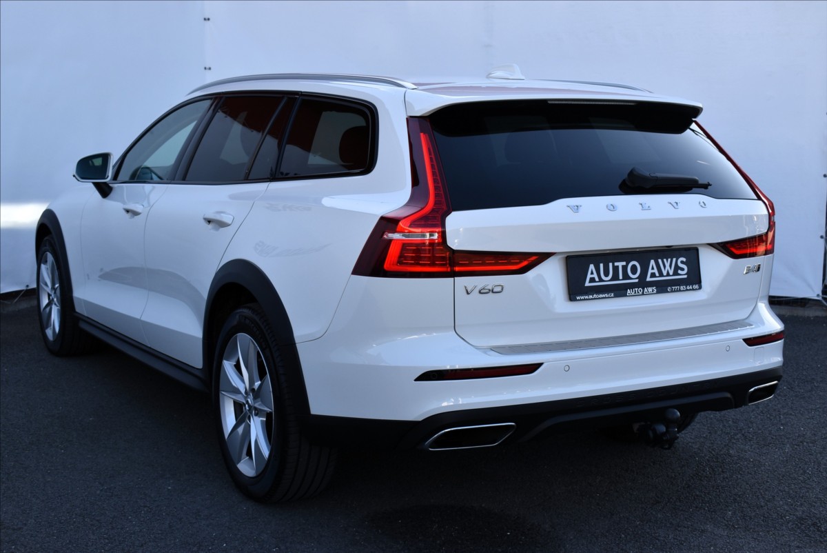 Volvo V60 2,0 B4 AWD  Cross Country LED Kamera - 7