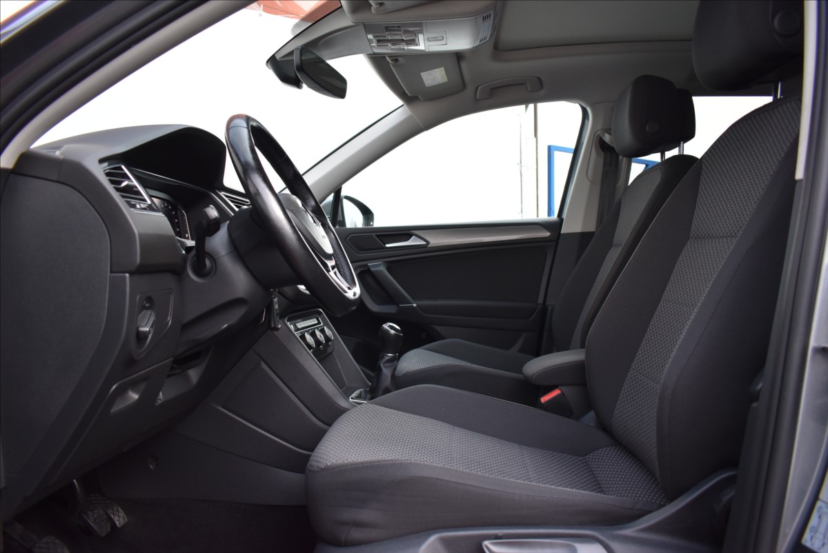 Volkswagen Tiguan Allspace 2,0 TDi  Comfortline Virtual Nez.topení - 21