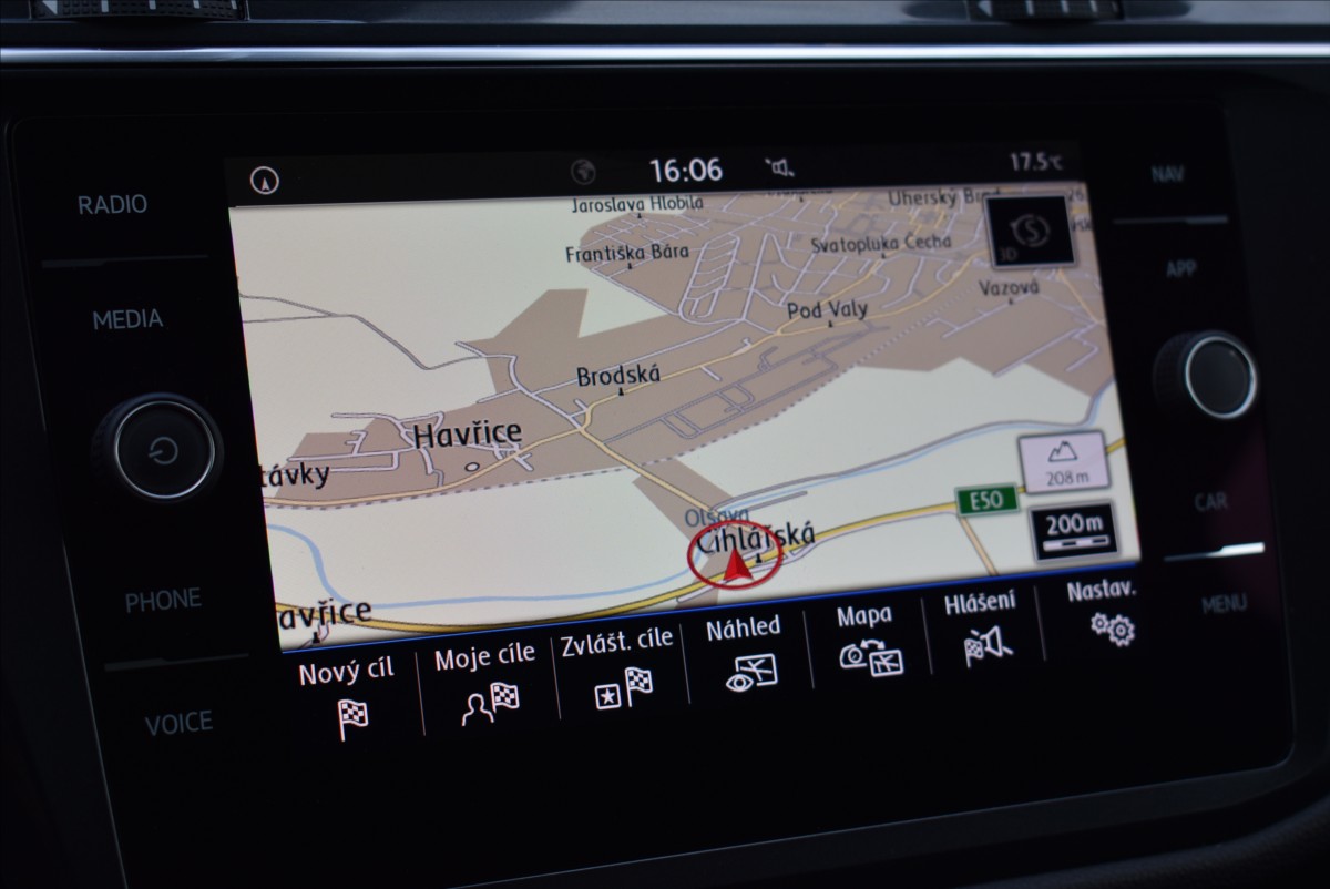 Volkswagen Tiguan Allspace 2,0 TDi  Comfortline Virtual Nez.topení - 29