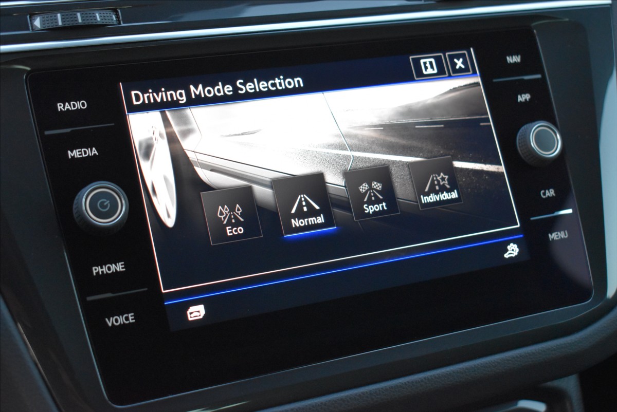 Volkswagen Tiguan 1,5 TSi  United Virtual Assist Kamera - 38
