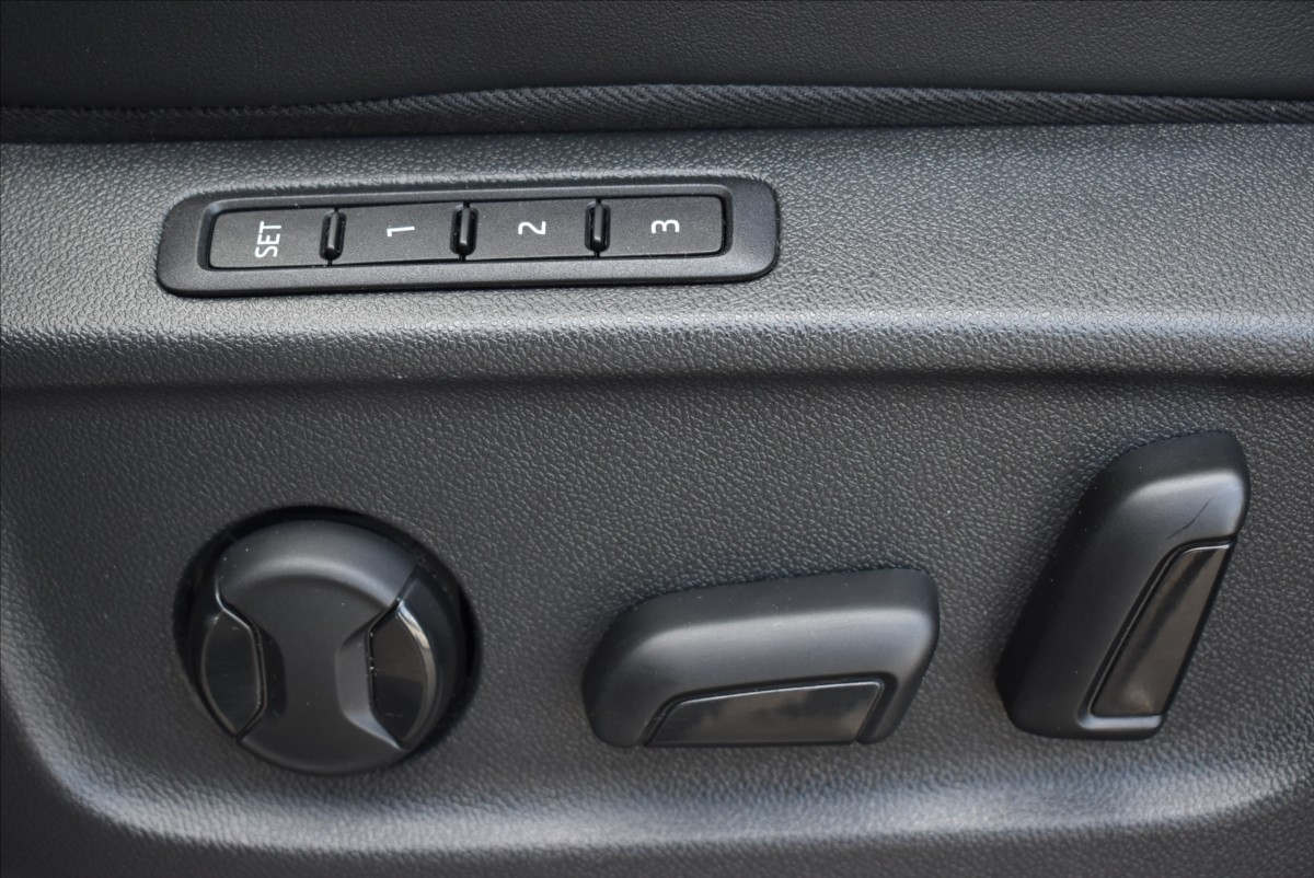Škoda Kodiaq 2,0 TDi  DSG Sportline Virtual Assist - 24