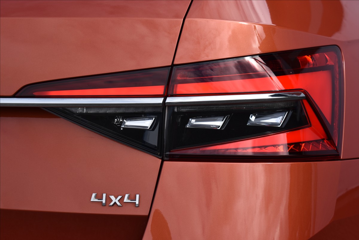 Škoda Superb 2,0 TDI  DSG 147KW SCOUT 4x4 - 9