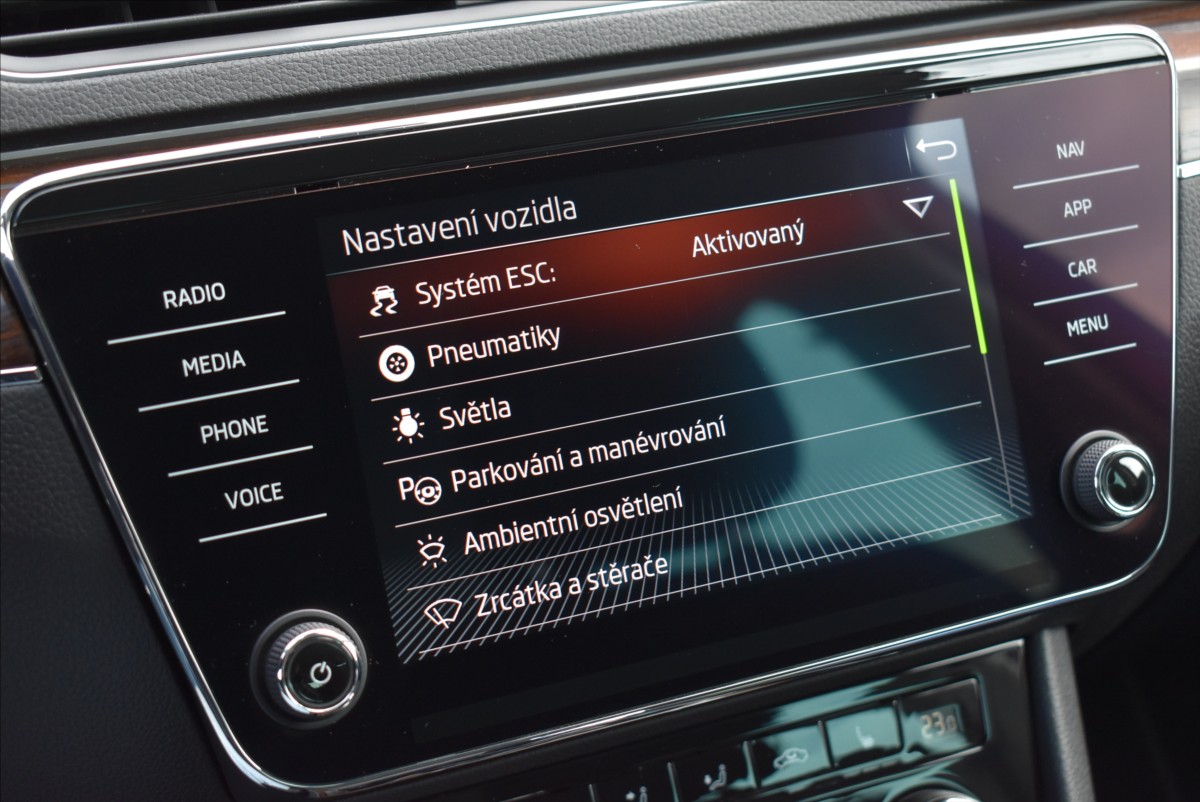 Škoda Superb 2,0 TDI  DSG 147KW SCOUT 4x4 - 29
