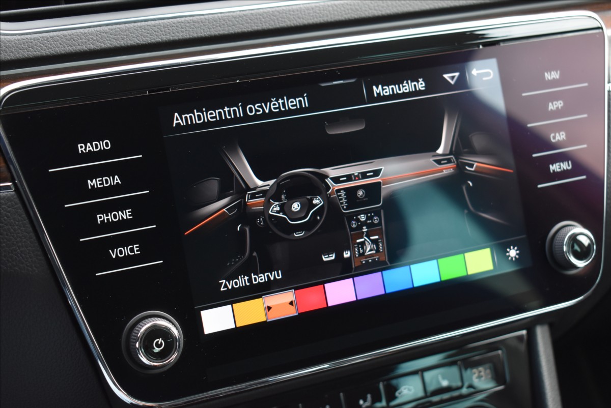 Škoda Superb 2,0 TDI  DSG 147KW SCOUT 4x4 - 32