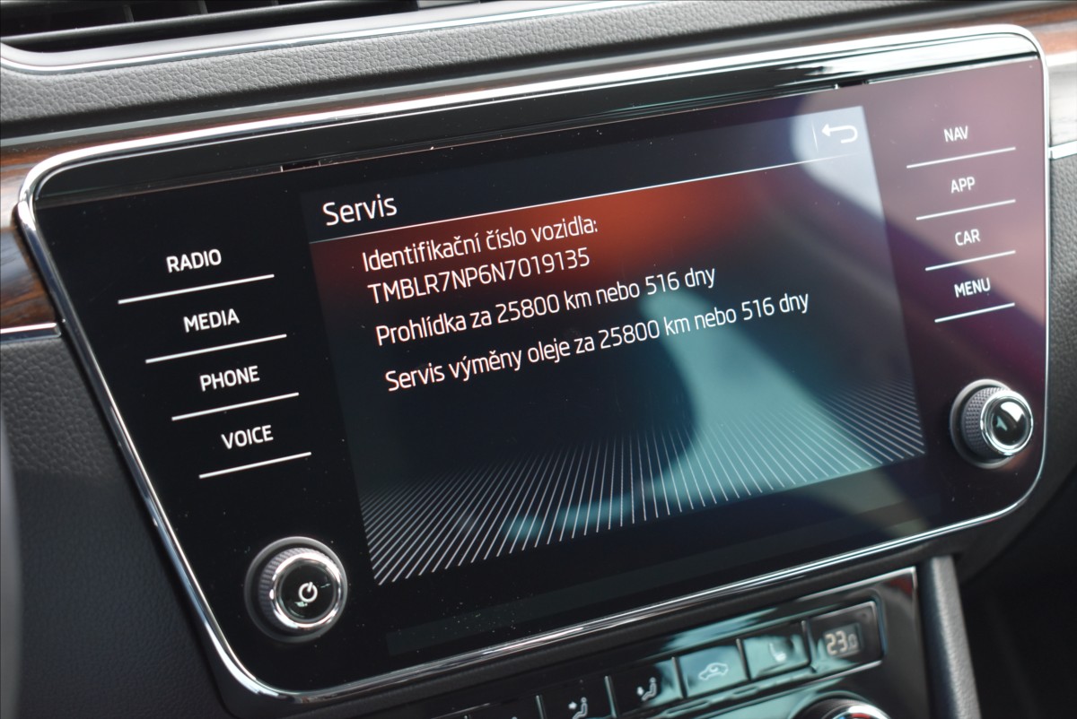 Škoda Superb 2,0 TDI  DSG 147KW SCOUT 4x4 - 33