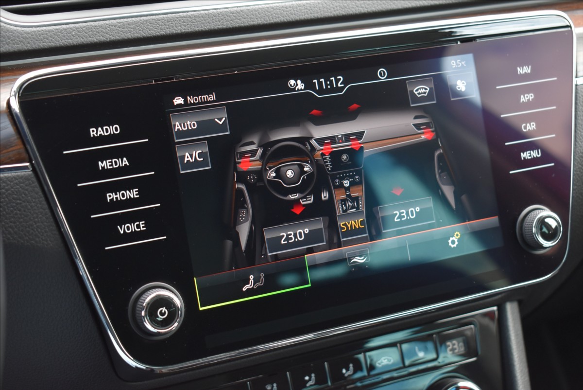 Škoda Superb 2,0 TDI  DSG 147KW SCOUT 4x4 - 37