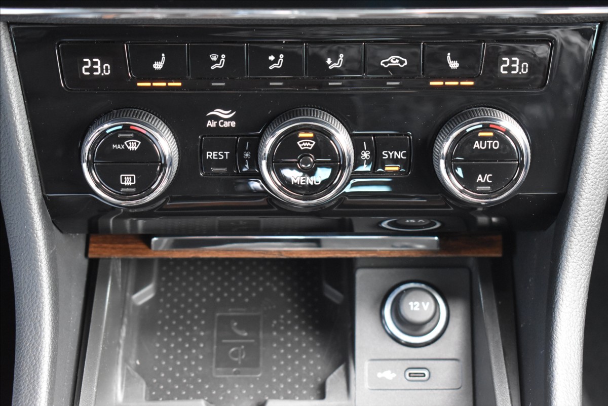 Škoda Superb 2,0 TDI  DSG 147KW SCOUT 4x4 - 41