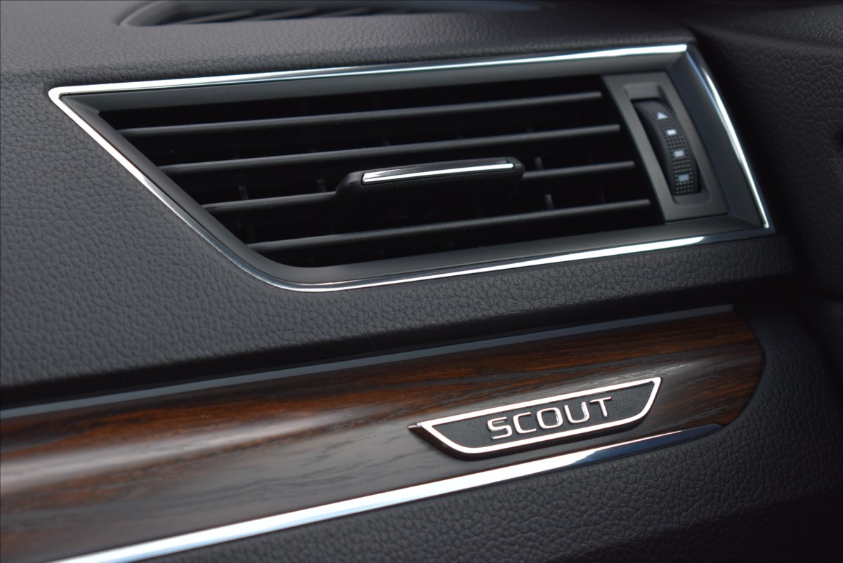 Škoda Superb 2,0 TDI  DSG 147KW SCOUT 4x4 - 42