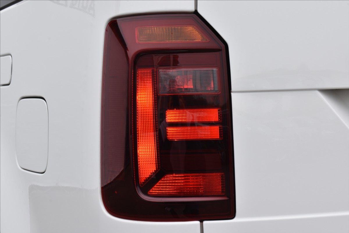 Volkswagen Caddy 2,0 TDI  DSG 110kW Maxi Highline - 11