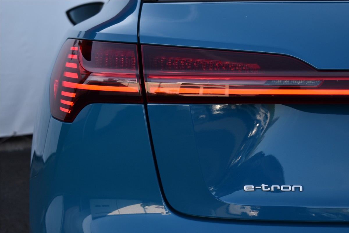 Audi e-tron 0,0 55  300KW S-Line Panorama - 9