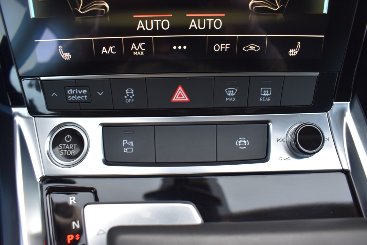 Audi e-tron 0,0 55  300KW S-Line Panorama - 40