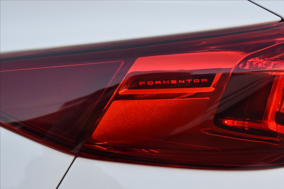 Cupra Formentor 1,5 TSI  DSG 110KW Kamera - 9