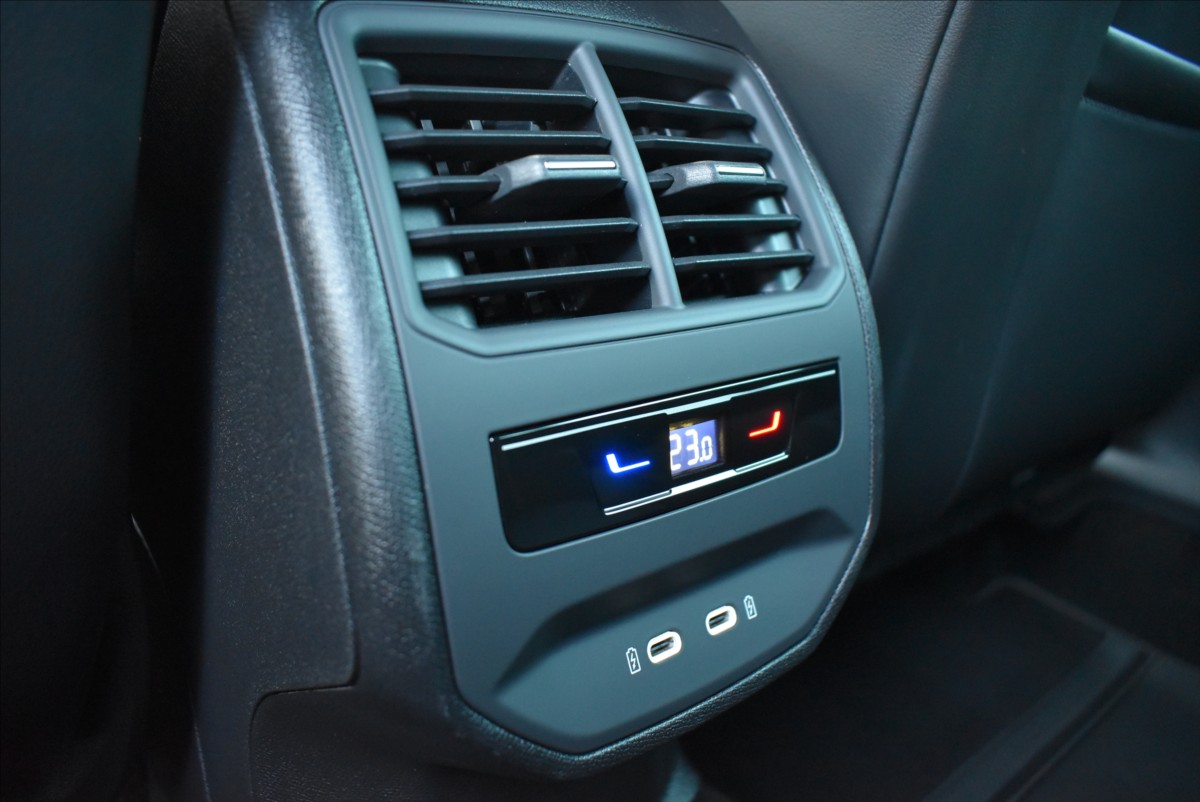 Cupra Formentor 1,5 TSI  DSG 110KW Kamera - 12