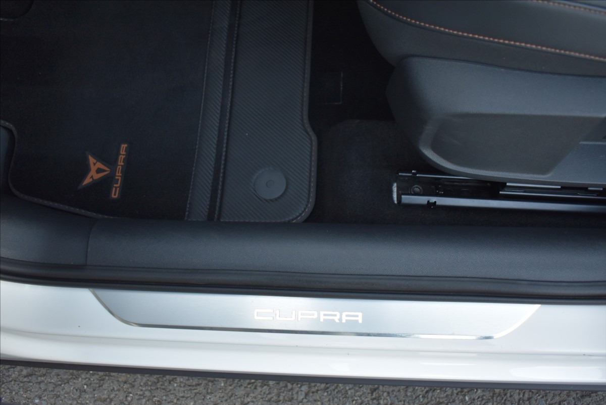 Cupra Formentor 1,5 TSI  DSG 110KW Kamera - 18