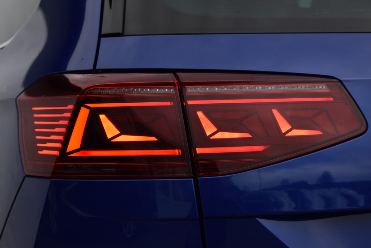 Volkswagen Passat 2,0 TDI  DSG R-Line Webasto Matrix - 8