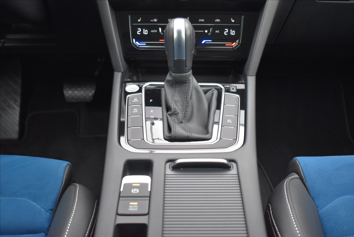 Volkswagen Passat 2,0 TDI  DSG R-Line Webasto Matrix - 14