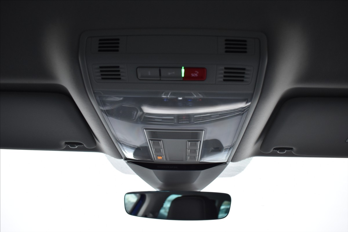 Volkswagen Passat 2,0 TDI  DSG R-Line Webasto Matrix - 15