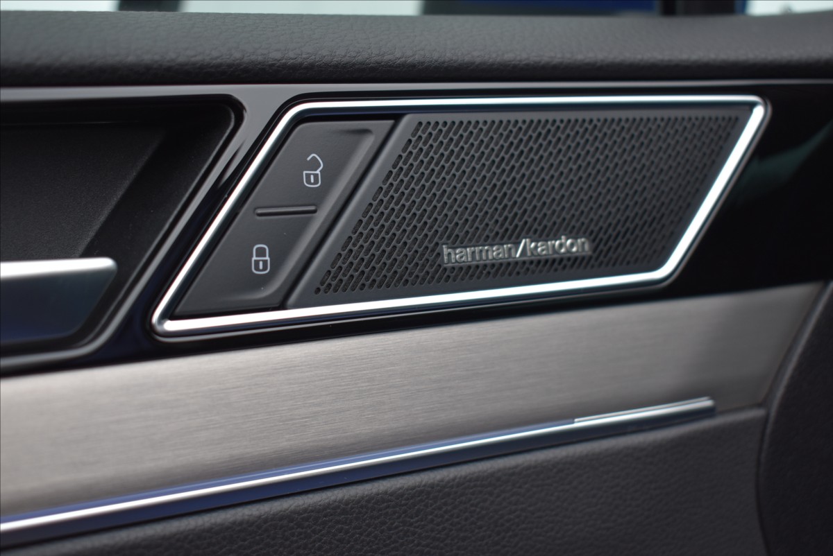 Volkswagen Passat 2,0 TDI  DSG R-Line Webasto Matrix - 20