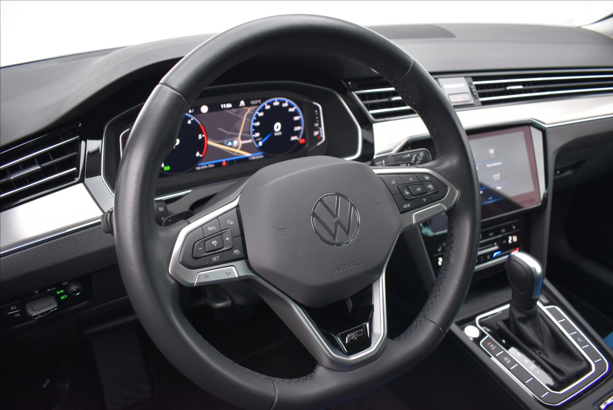 Volkswagen Passat 2,0 TDI  DSG R-Line Webasto Matrix - 23
