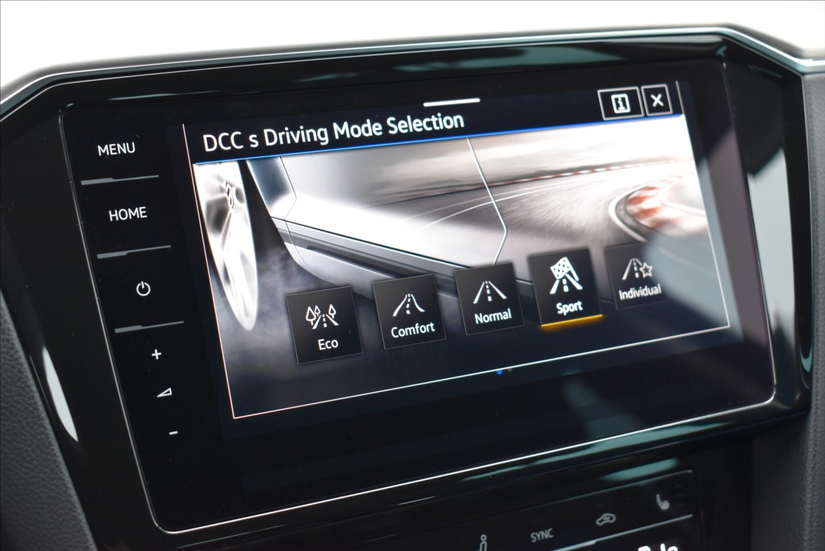 Volkswagen Passat 2,0 TDI  DSG R-Line Webasto Matrix - 40