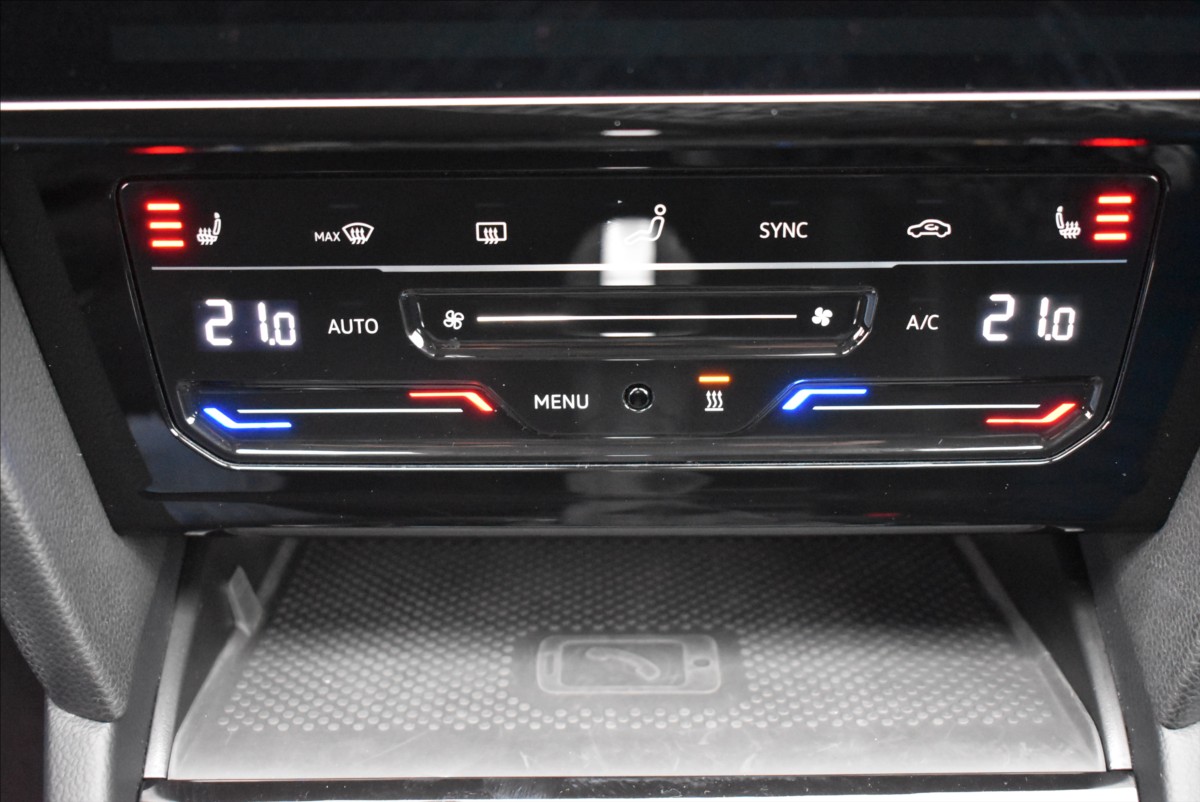 Volkswagen Passat 2,0 TDI  DSG R-Line Webasto Matrix - 44