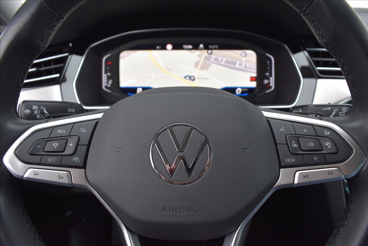 Volkswagen Passat 2,0 TDI  DSG R-Line Webasto Matrix - 47