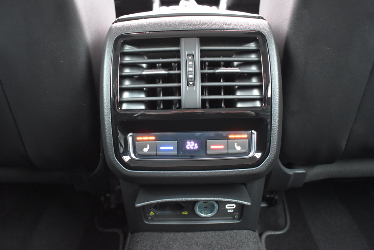 Volkswagen Passat 2,0 TSI  DSG R-Line Webasto Matrix - 16