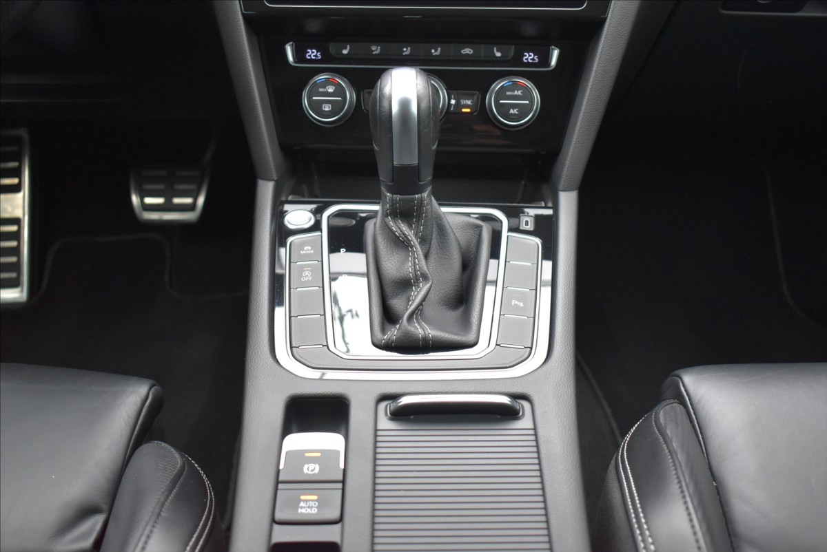 Volkswagen Passat 2,0 TSI  DSG R-Line Webasto Matrix - 17