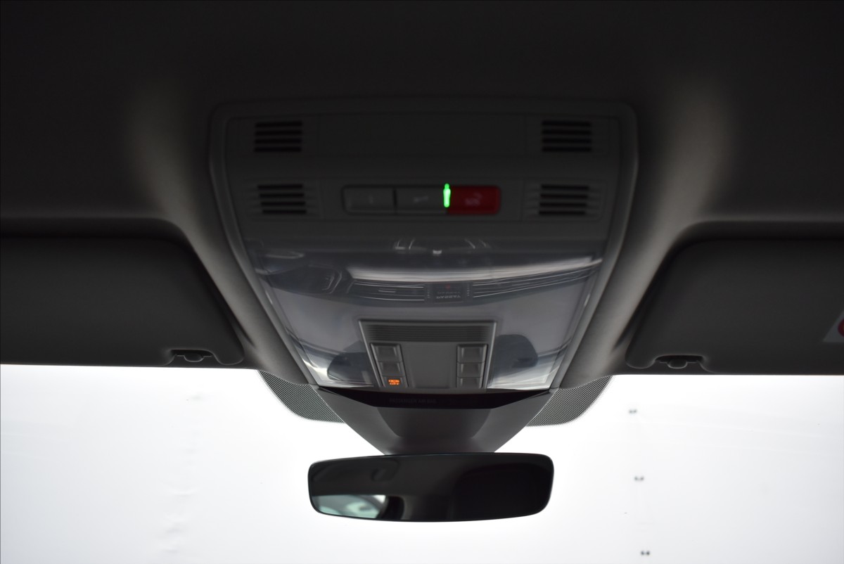 Volkswagen Passat 2,0 TSI  DSG R-Line Webasto Matrix - 18