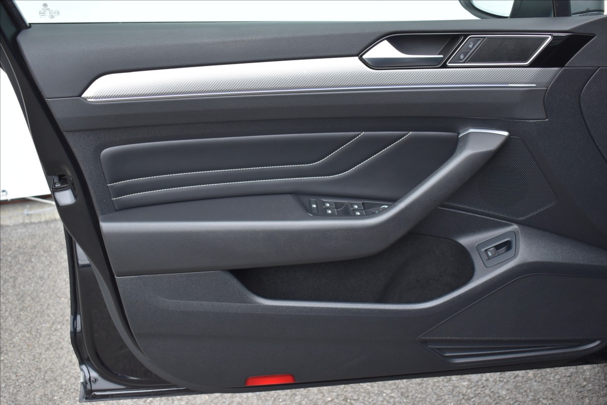 Volkswagen Passat 2,0 TSI  DSG R-Line Webasto Matrix - 22