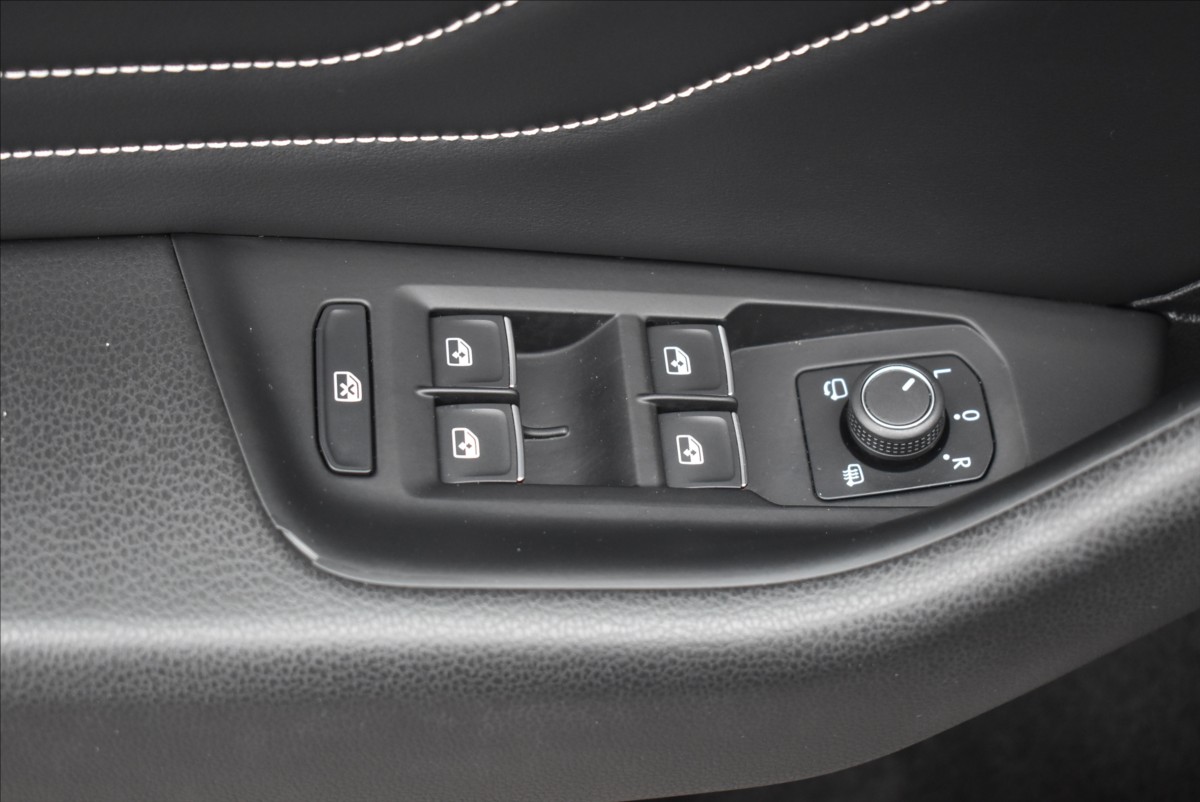 Volkswagen Passat 2,0 TSI  DSG R-Line Webasto Matrix - 23