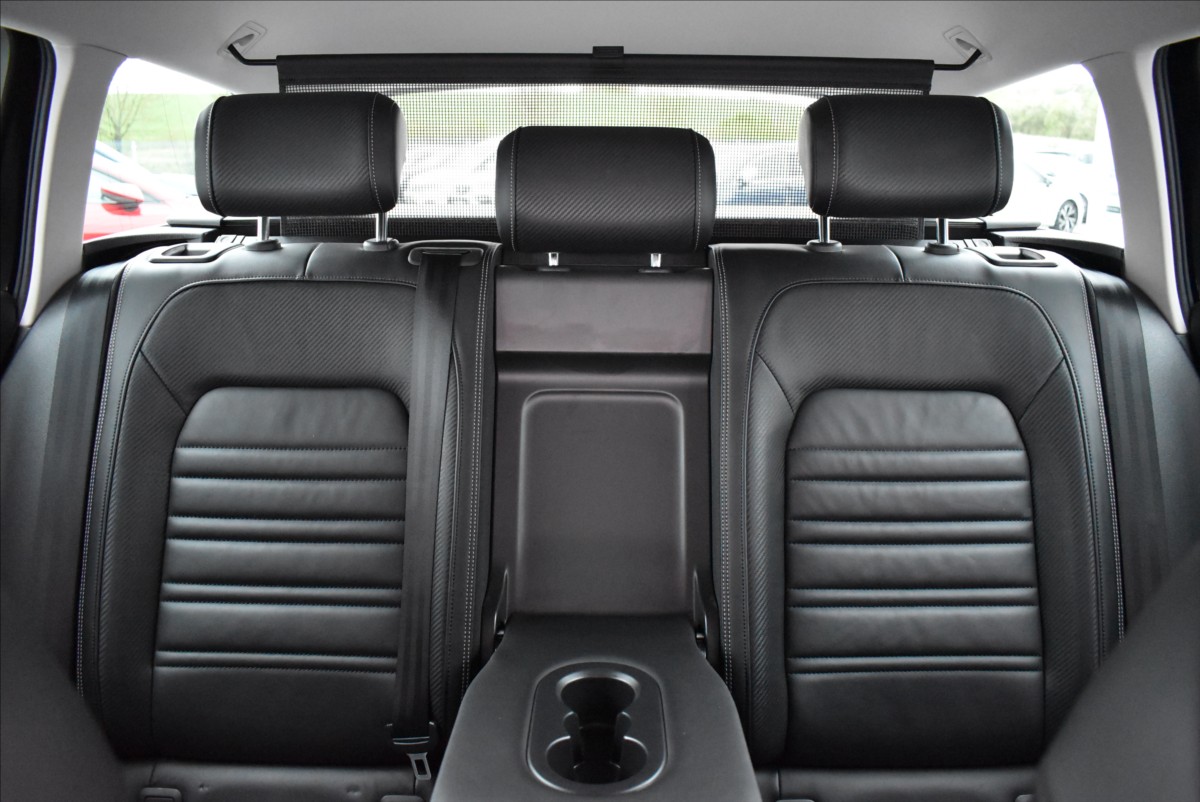 Volkswagen Passat 2,0 TSI  DSG R-Line Webasto Matrix - 28