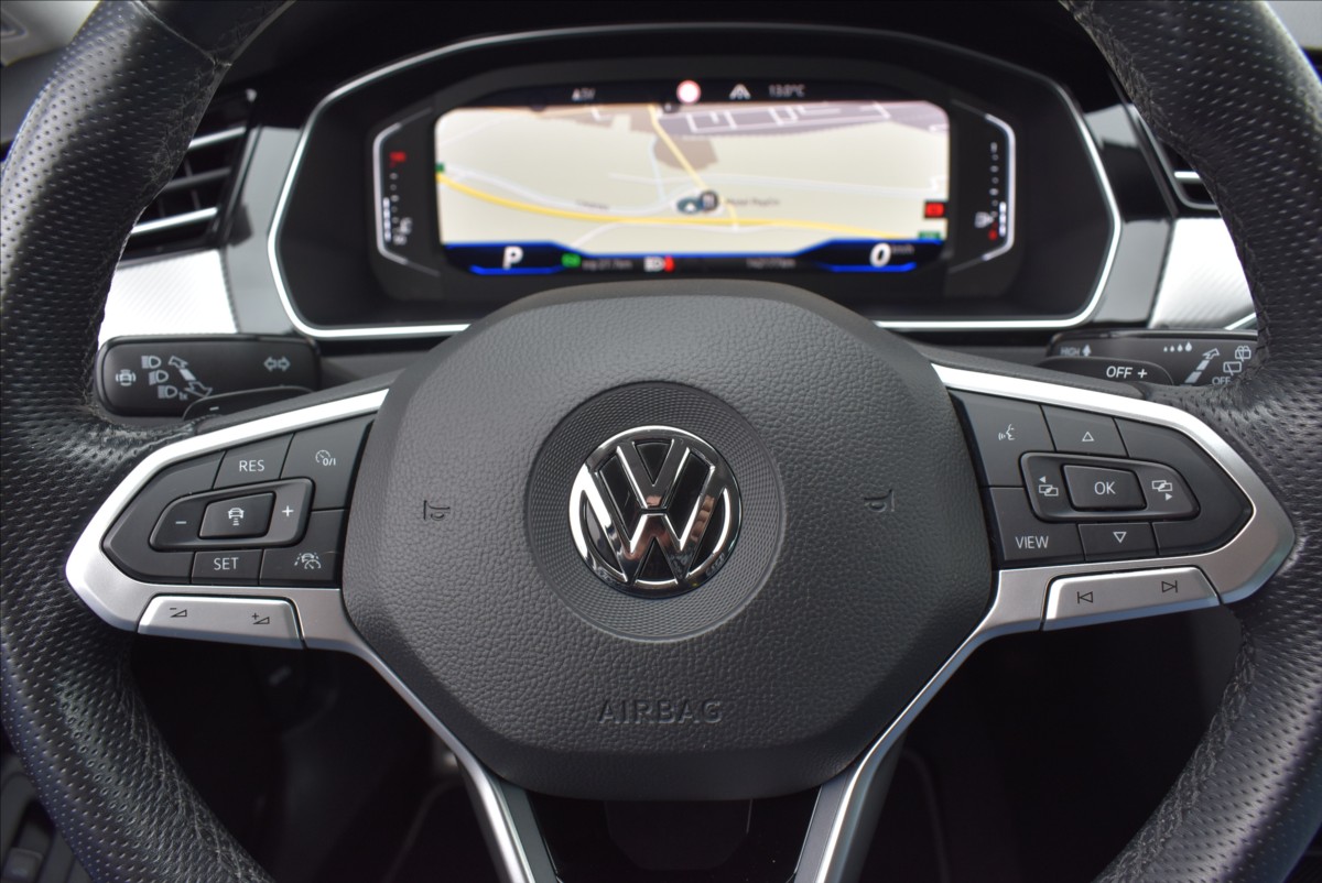 Volkswagen Passat 2,0 TSI  DSG R-Line Webasto Matrix - 47
