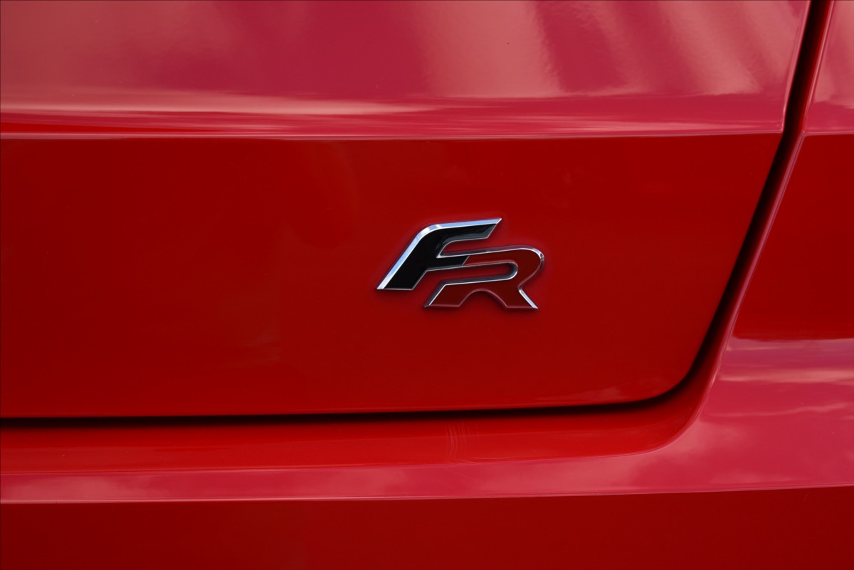 Seat Arona 1,0 TGI  FR Line Kamera Assist - 11